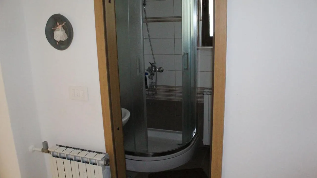 Apartman 100M2, Full Opremljen, Privatni Parking. Póla