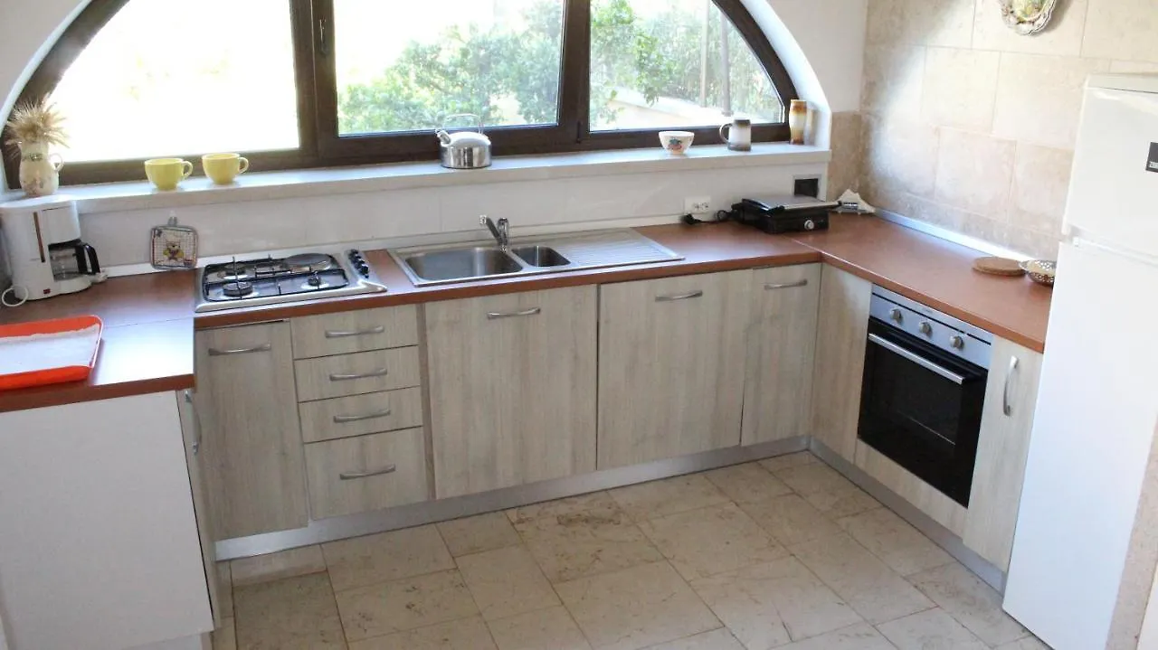 Apartman 100M2, Full Opremljen, Privatni Parking. Póla 0*,
