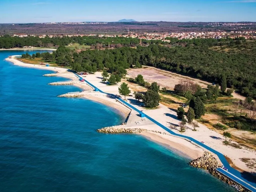 Apartman 100M2, Full Opremljen, Privatni Parking. Pola Croazia